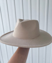 Load image into Gallery viewer, Ariel Vegan Felt Hat- Ivory
